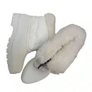 Baffin White Winter Ankle  Boots Size 6